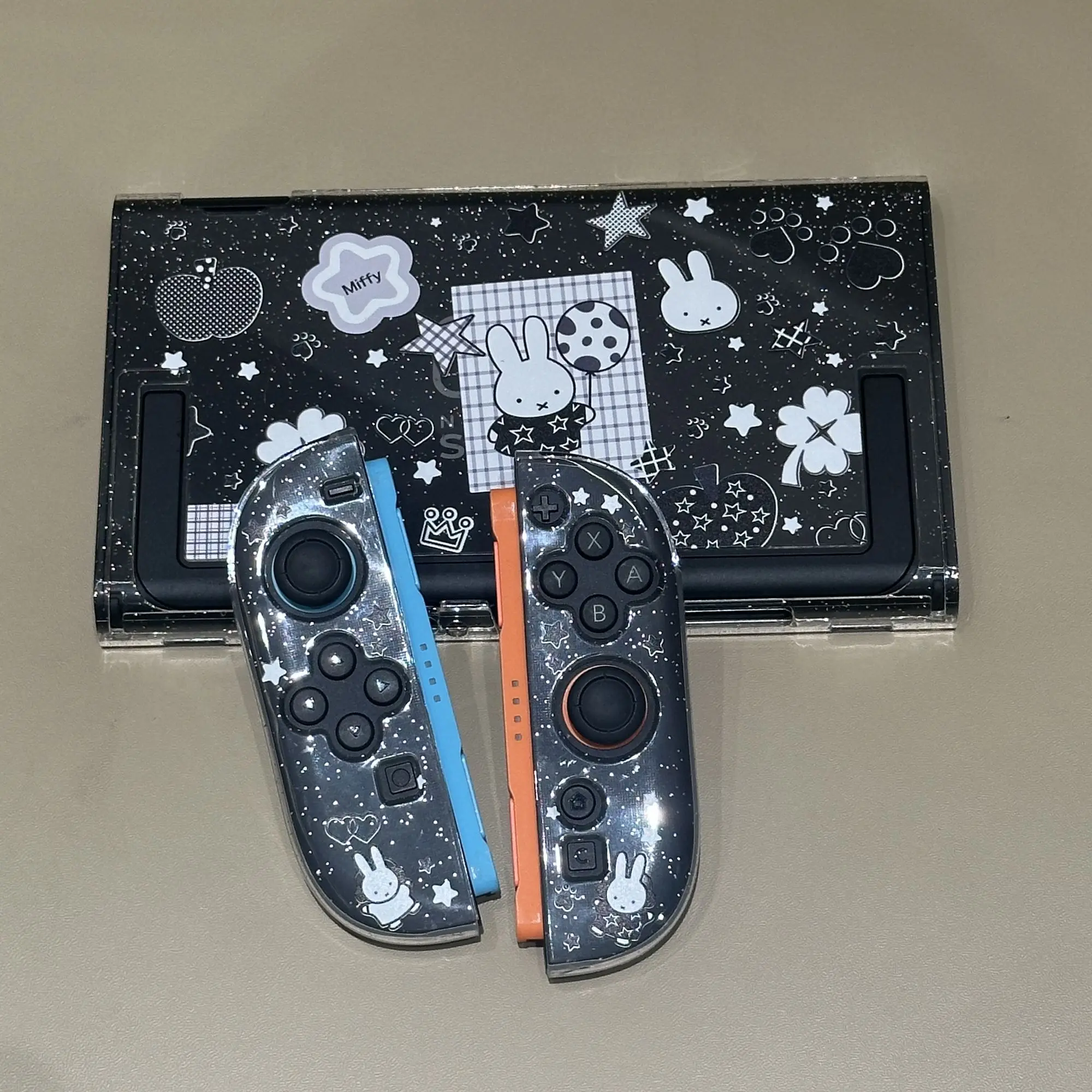Защитный чехол Glitter Miffy Split для Switch 2 OLED NS, жесткий корпус, мягкая накладка на Joy-Con, милый аксессуар для игровой консоли, мультяшный дизайн, 2026 (art.: 3920dc2b709cd) - 3920dc2b709cd