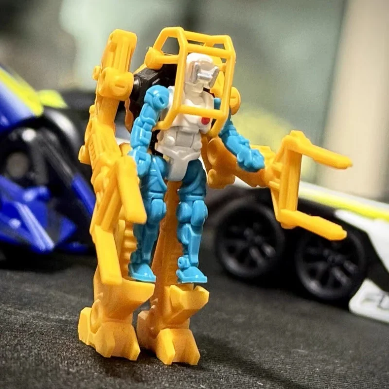 Фото Набор деталей для ангаров Diaclone 1/60: Большая консоль для боевого компьютера, Малый блок управления, Сиденье для кабины Diaclone Headmaster №4