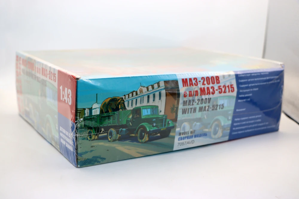 Модель автомобиля AVD MAZ 200V с МАЗ-5215 1/43