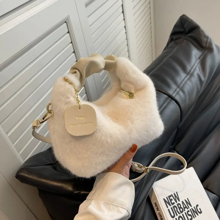 

2022 New Premium Plush Handbag Women Fashion Autumn and Winter Plush Bag Versatile Small Popular Design Crossbody Bag
