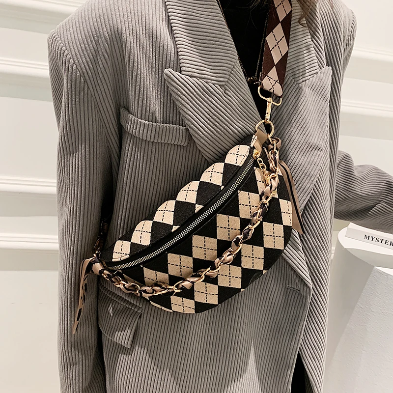 

Маленькая дизайнерская нагрудная сумка в клетку для женщин 2022, зимняя женская брендовая трендовая сумка через плечо с цепочкой и кошелькам...