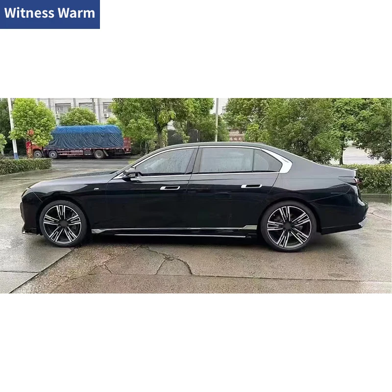 Фото Для BMW 7 серии G70 M Sport 2023+ Накладки на пороги (юбки) в стиле M760, расширители боковых порогов, тюнинг автомобиля №2