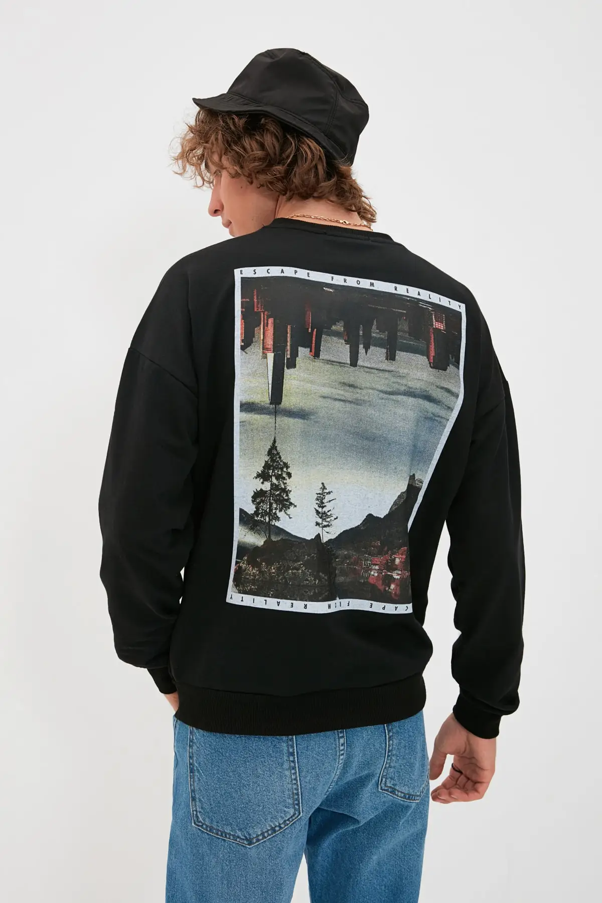 

Hoodies & Sweatshirts