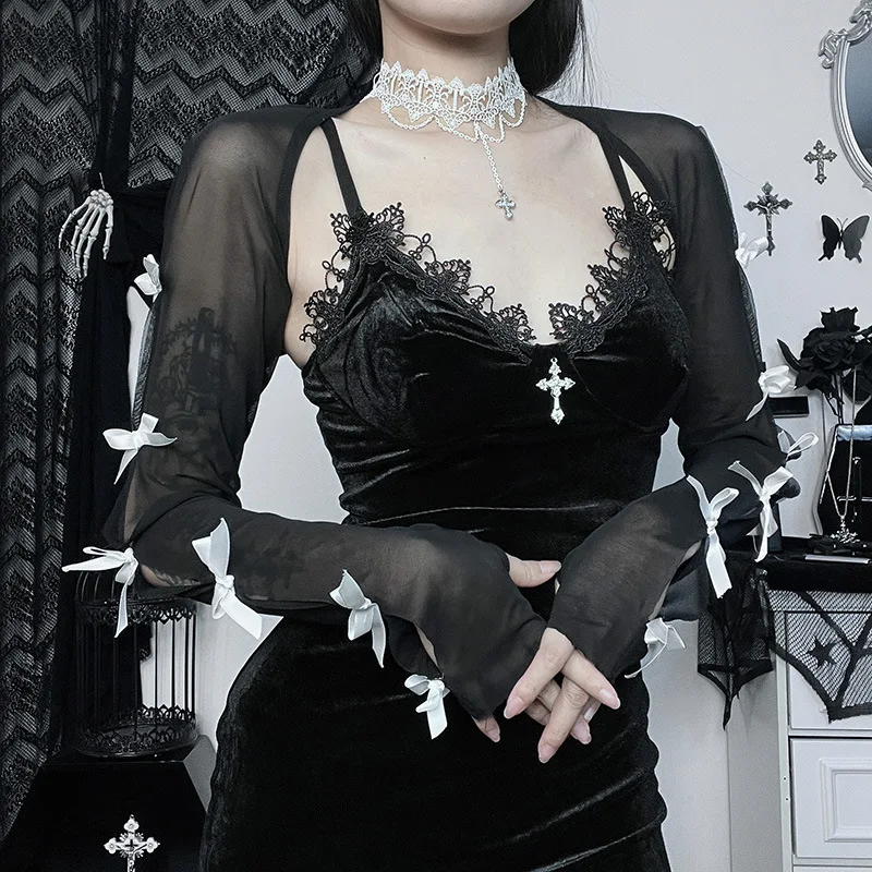 Рисунок 2 - Женская короткая блузка Goth