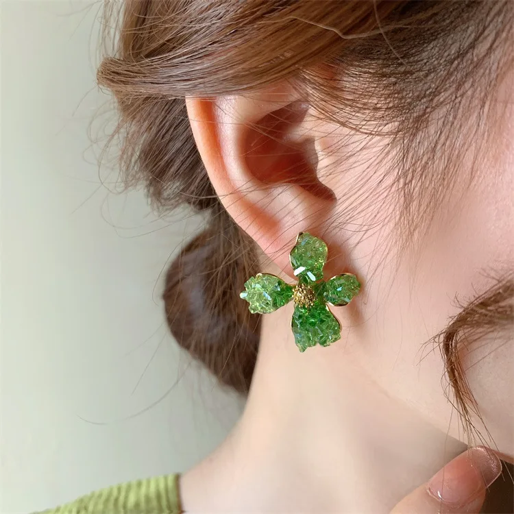 

Fresh Gradient Crystal Flower Earrings Fashionable and Minimalist Women's Earring Accessories