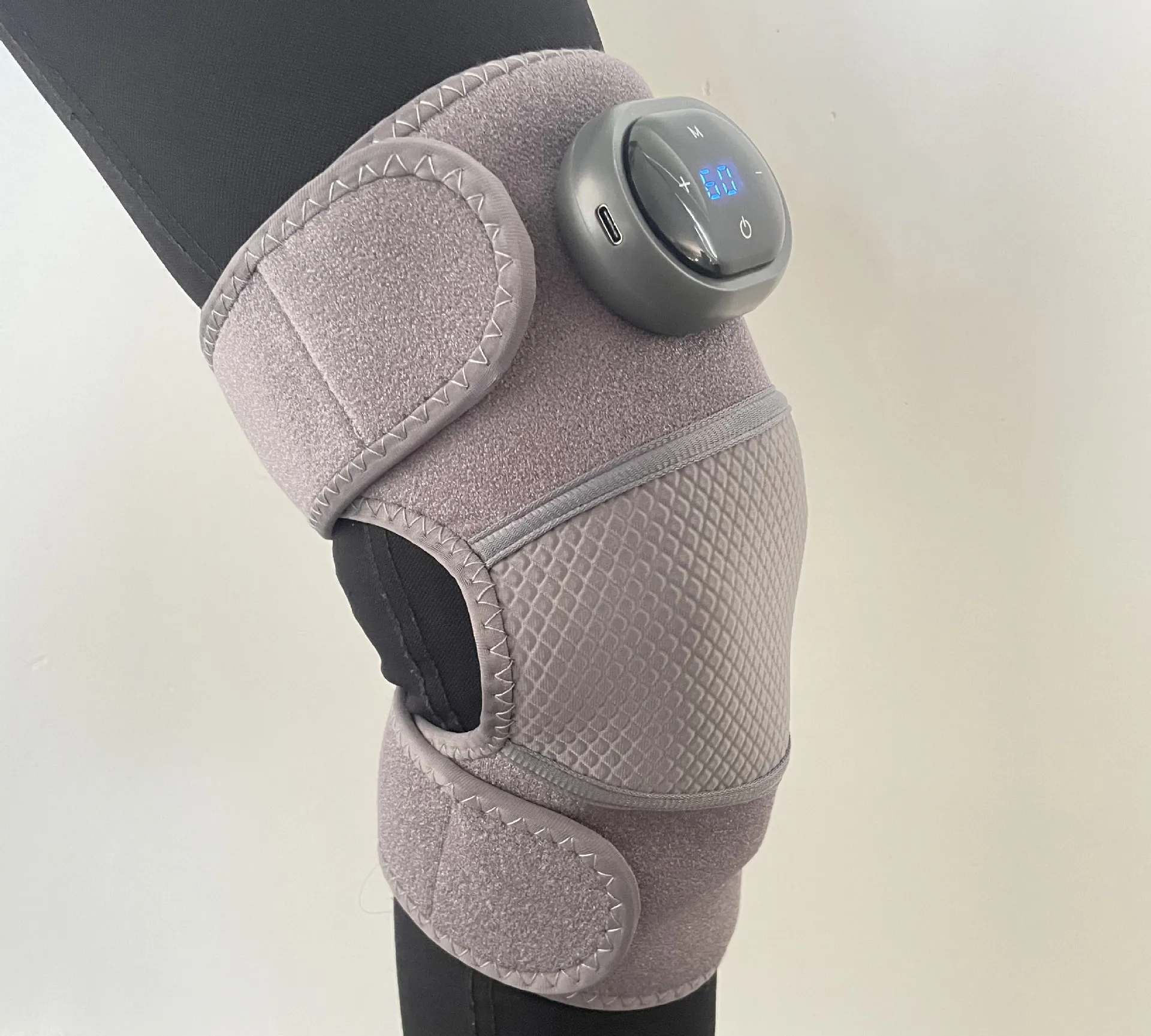 

Middle aged and elderly shoulder massager hot compress vibration old cold leg shoulder protector knee joint massage instrument
