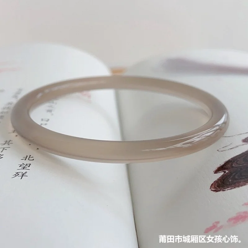 Натуральный тонкий круглый браслет из серого агата с халцедоном в стиле девушки