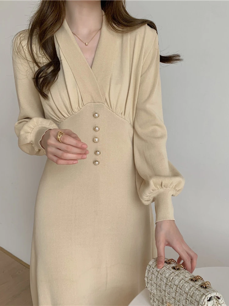 

Женское трикотажное платье-миди с V-образным вырезом и длинным рукавом