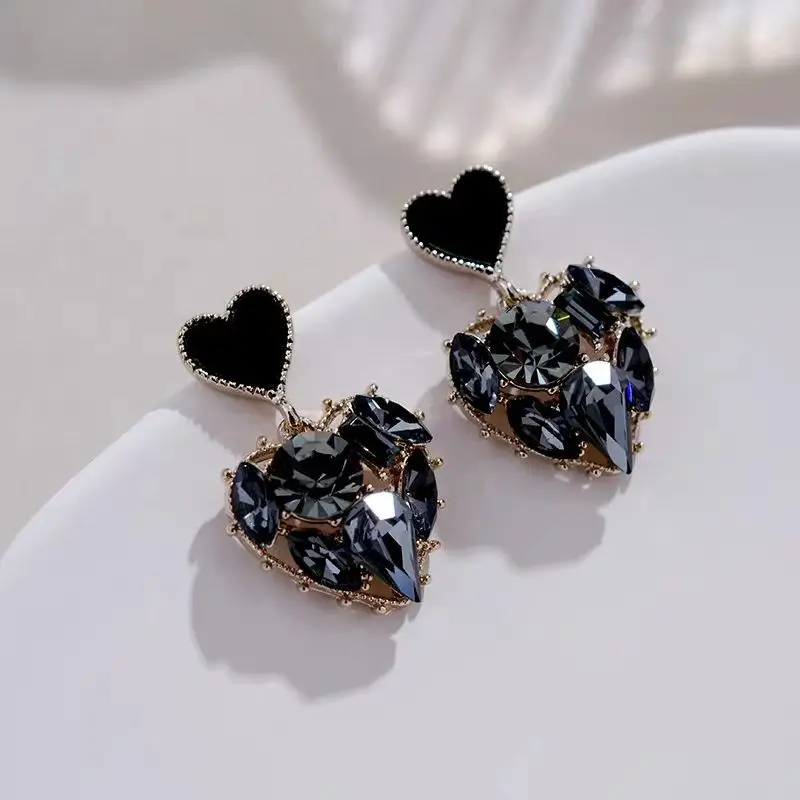 

Trendy Black Crystal Heart Drop Earrings for Women Man Geometric Romantic Dangle Earrings Wedding Jewelry Gifts 2023