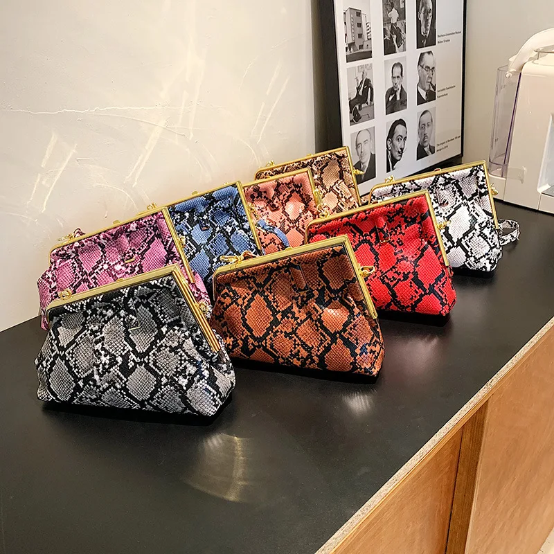 

2022 new women's bag fashion shoulder bag Messenger bag luxury design dinner bag clip bag bags
