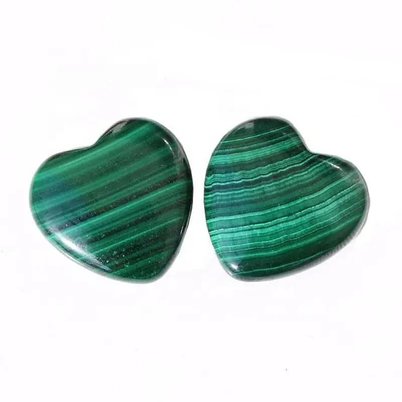 

Цельный кулон из натурального зеленого малахата