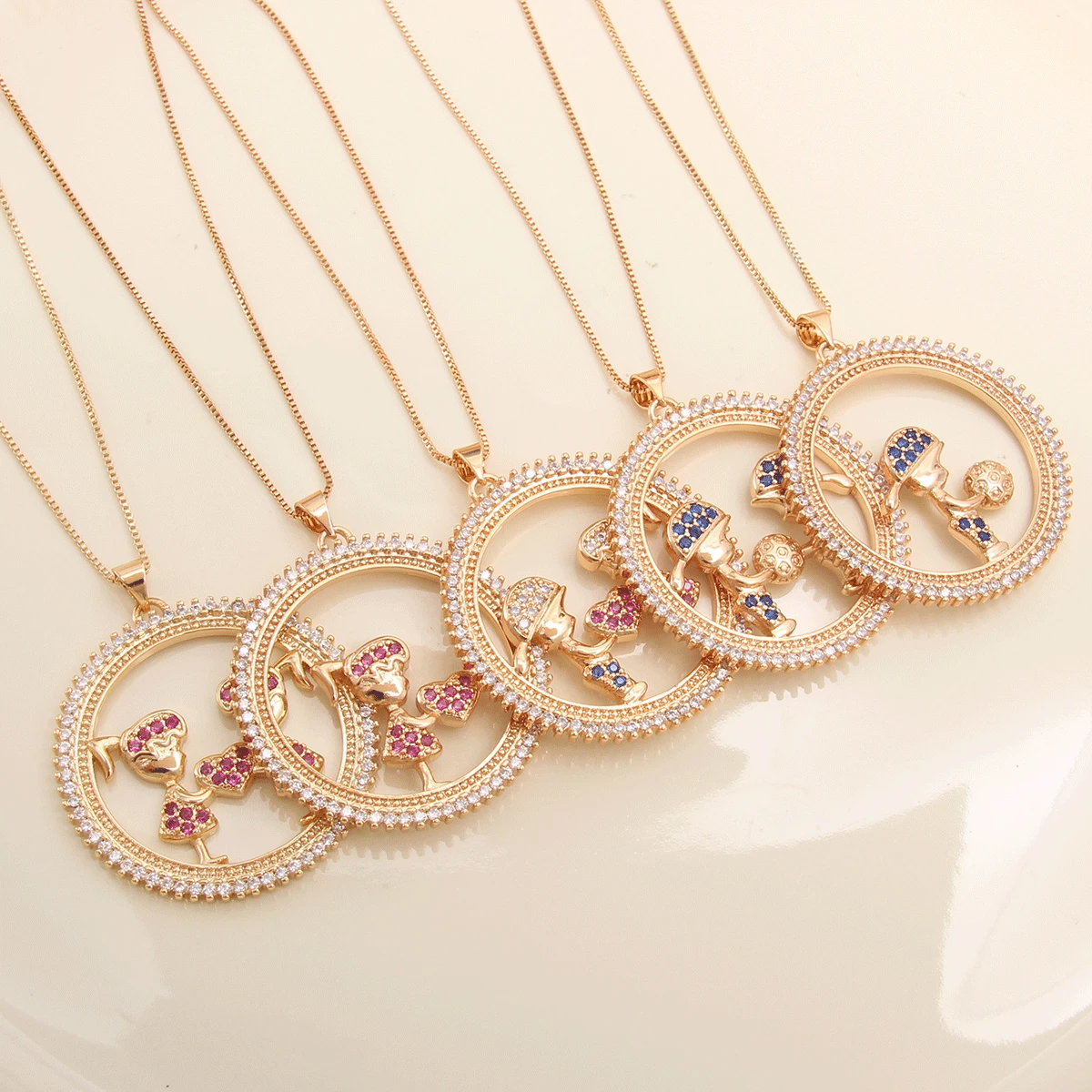 

MHS.SUN Adorable Cartoon Girls And Boys Love Heart Round Pendant Necklace Women Feamle Fashion Cubic Zircon Choker Collar New