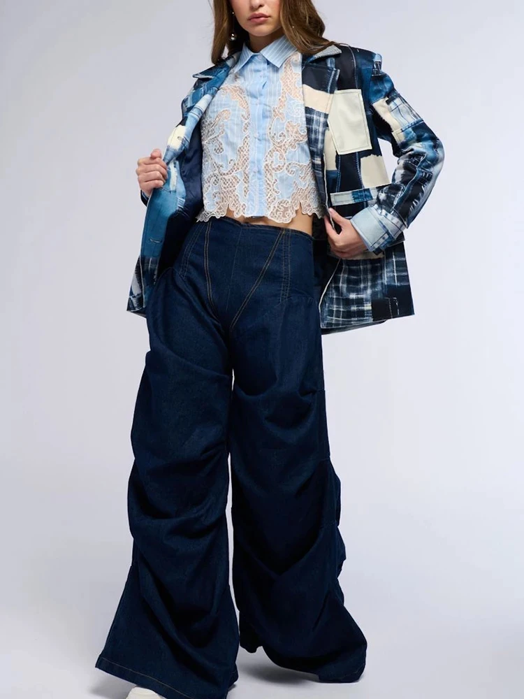 Женская рубашка в полоску TWOTWINSTYLE голубая однобортная блузка составного кроя с