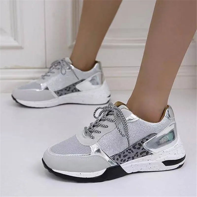 

Женские кроссовки на танкетке, повседневная обувь на толстой подошве, увеличивающая рост 6 см, черные, обувь для студентов, Размеры 35-43