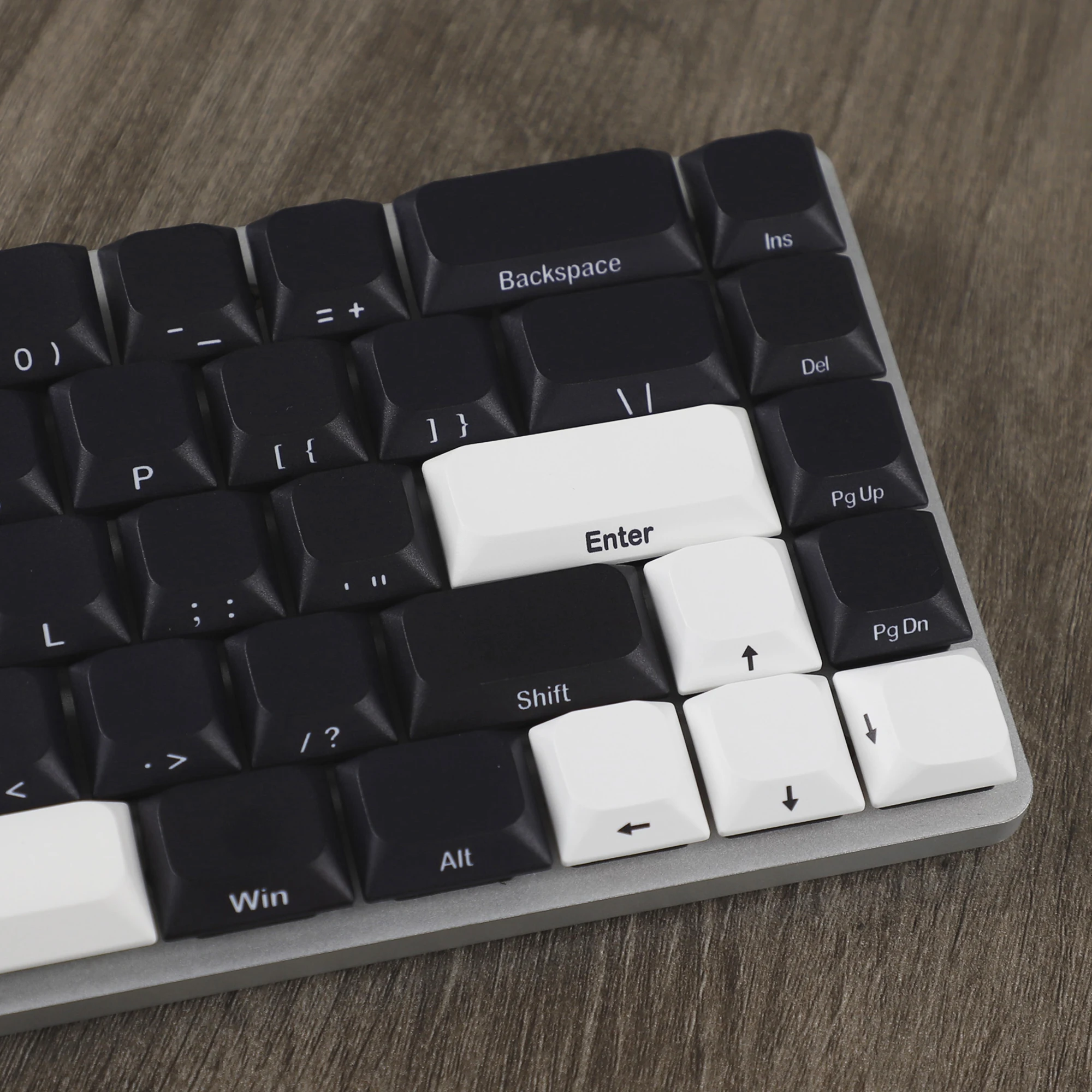 Тонкий низкопрофильный колпачок для клавиатуры YMDK MX PBT белый черный с боковой
