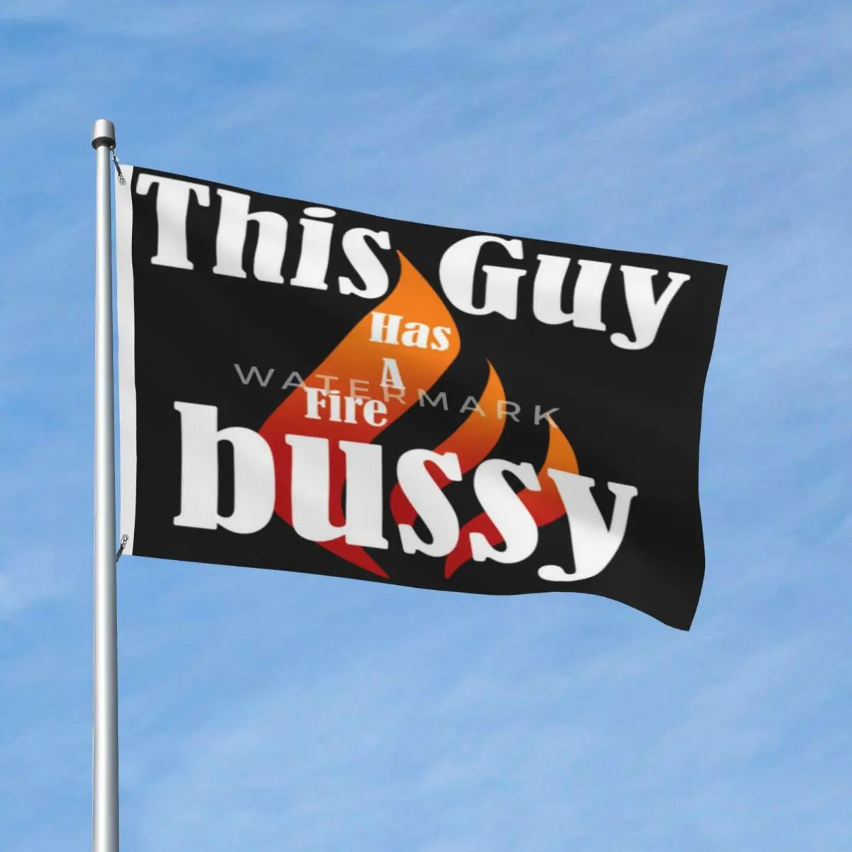 

У этого парня яркая фотография, в винтажном стиле, с металлическими Люверсами, яркие цвета, легкий и яркий