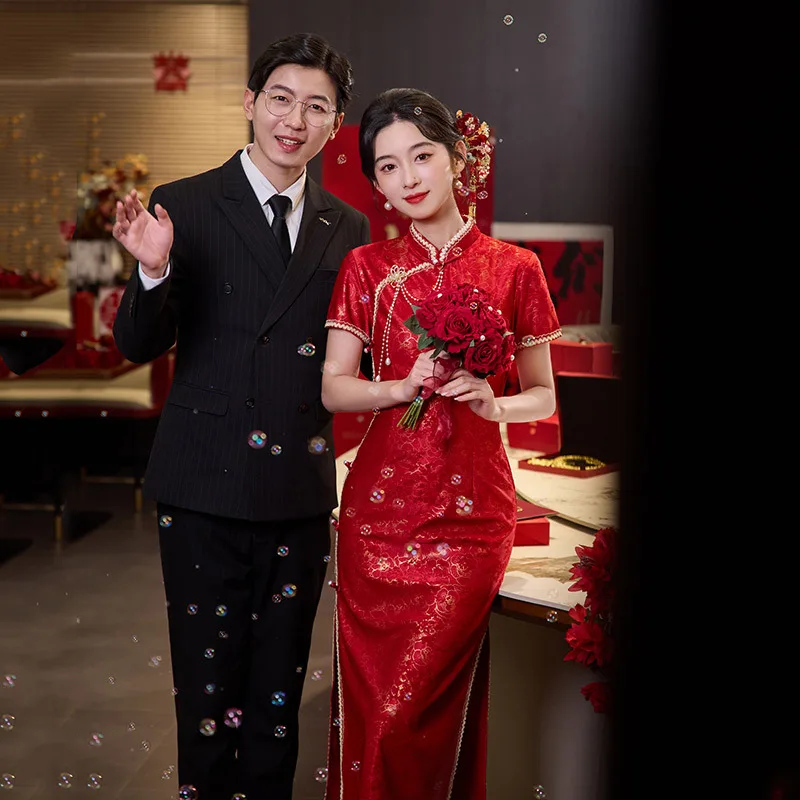 Фото Красное длинное модифицированное платье Cheongsam в китайском стиле, новинка 2025, ретро, обручальное свадебное платье для невесты, лето Qipao №2