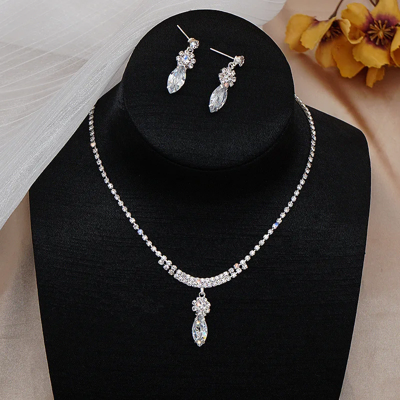 

Bridal Fashion Crystal Rhinestone Choker Necklace Women Wedding Accessories Cubic Zircon Stud Earrings Simple Necklace Gifts New