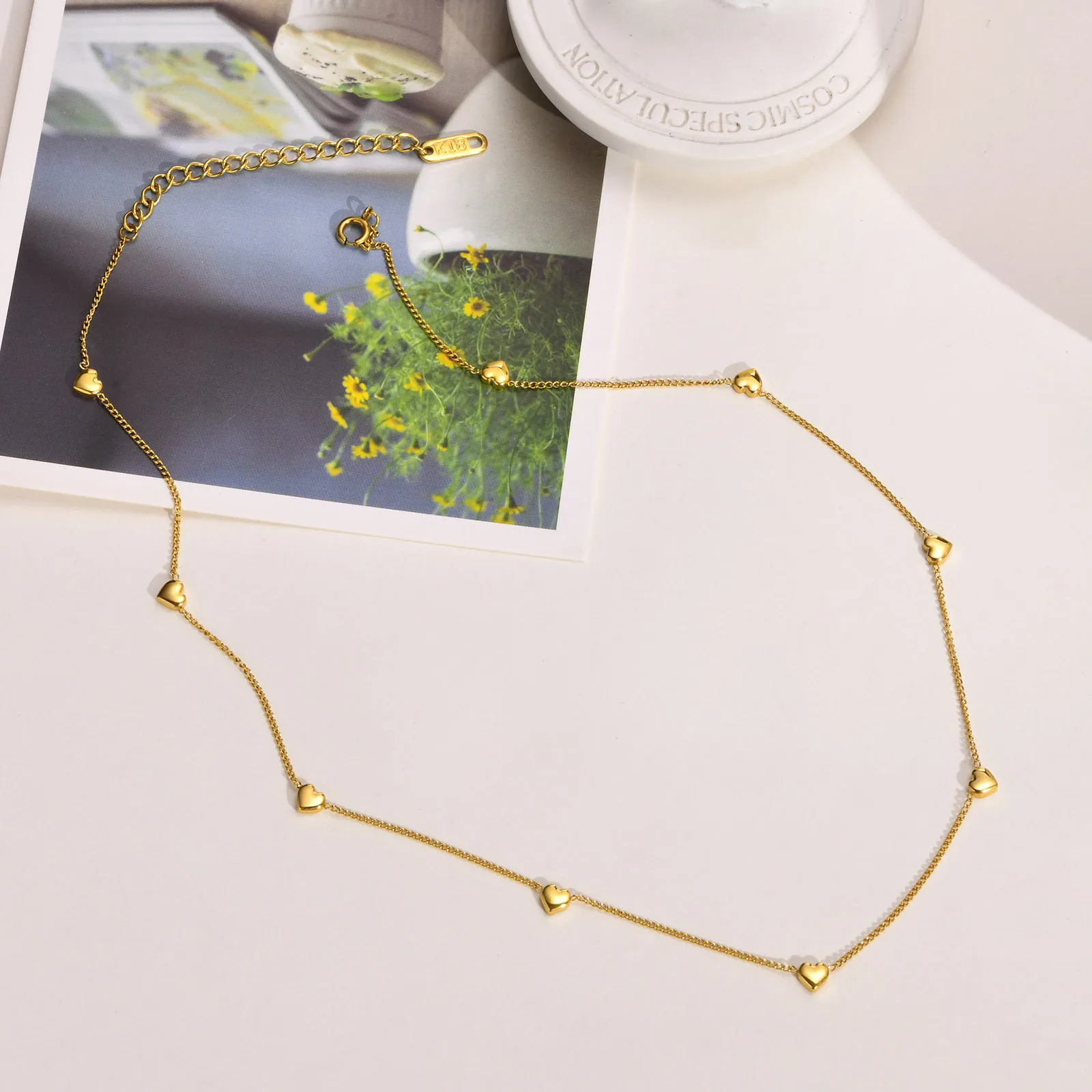 

Nine Golden Mini Gold-plated Heart Stainless Steel Necklace Ladies Fashion Necklace