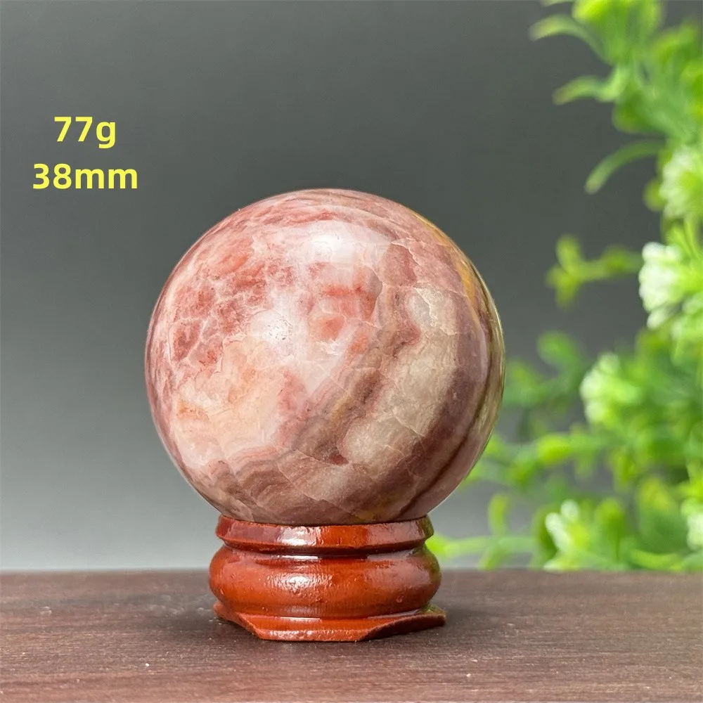 

Хрустальный шар из камня