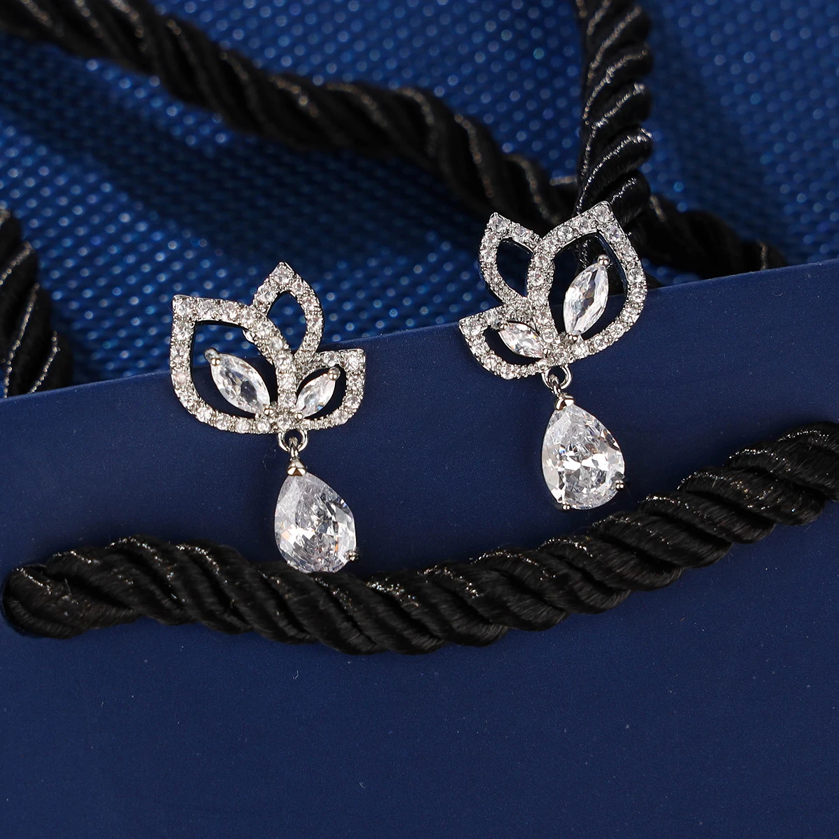 Свадебные серьги в форме капли слезы для невесты подружки кубика с кристаллами