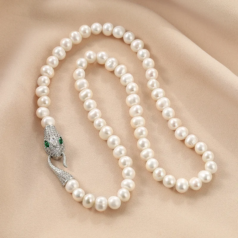 2023 Fashionable Freshwater Pearl Short Necklace with Snake Style Collar Chain for Women