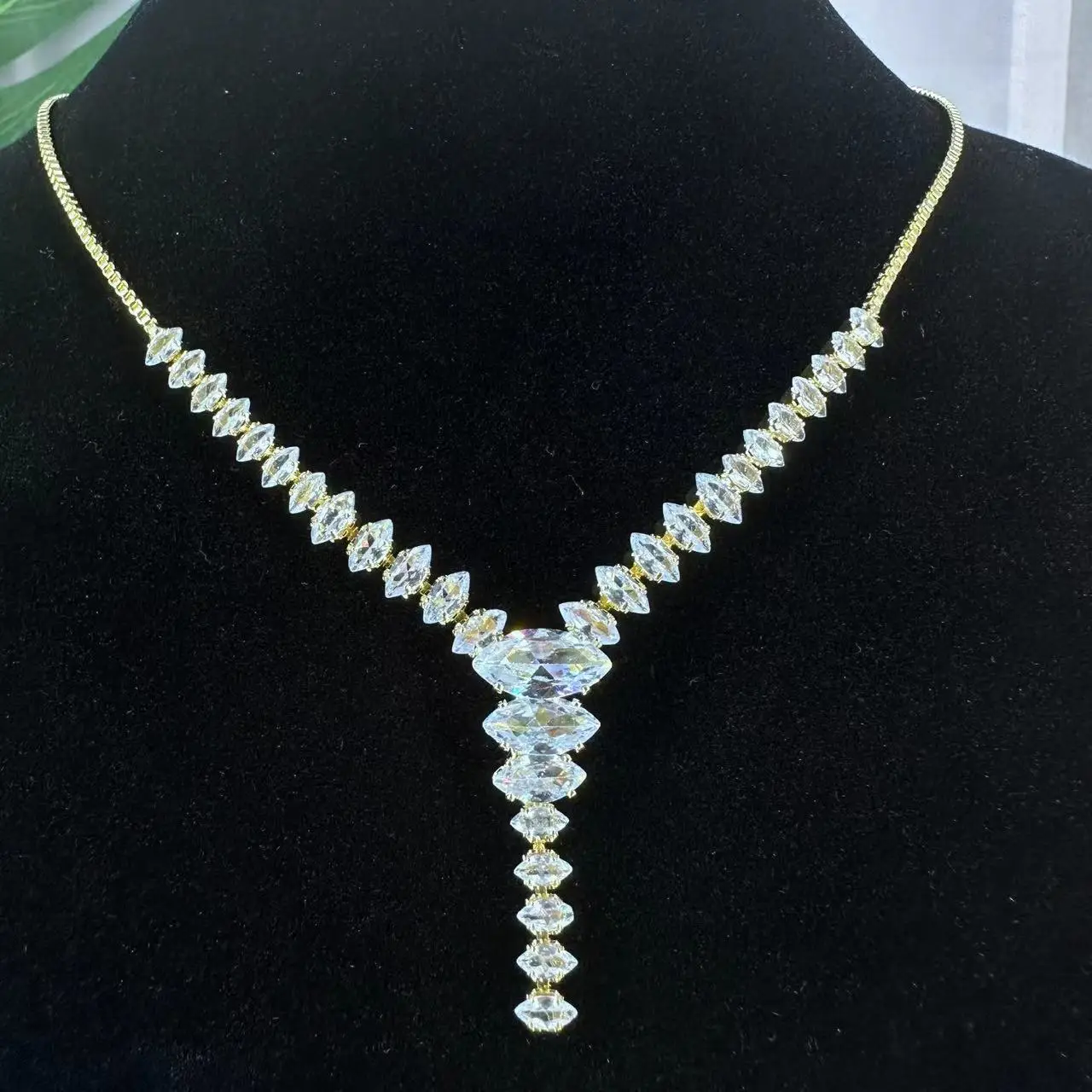 Рисунок 4 - Изысканное ожерелье с подвеской