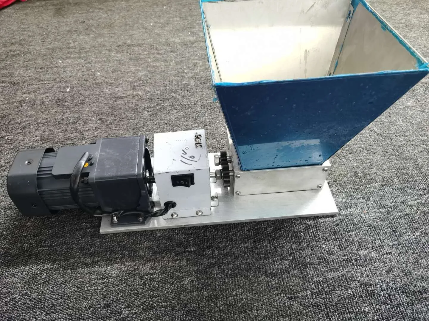 Дробилка для измельчения пеллет мельница ячменя дробилка зерна фрезерный станок