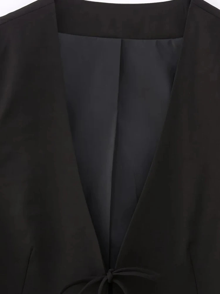 Рисунок 3 - Женский винтажный жилет с v-образным вырезом