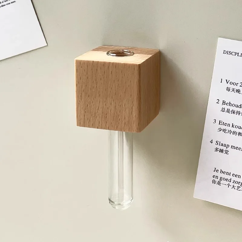 

Магнитная ваза для цветов