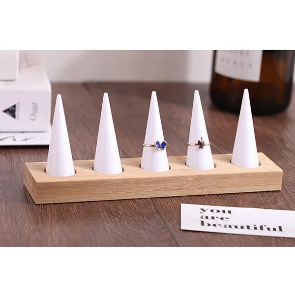 

Подставка для колец из бамбука