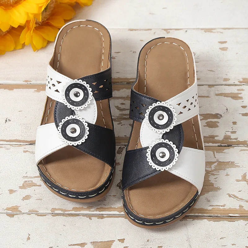 2023 New European and American Sandals Women's Fashion Flower Large Slope Heel Thick Sole Beach Sandal Slippers Women