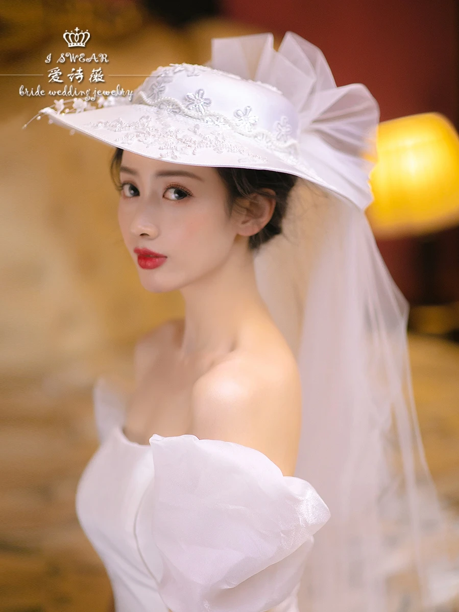 

Фетровые шляпы ручной работы, плоские фетровые головные уборы с аппликацией в виде цветка, с белой сеткой и бантом, свадебная шапка для невесты, пляжа, фотосессии, искусственная Вуалетка