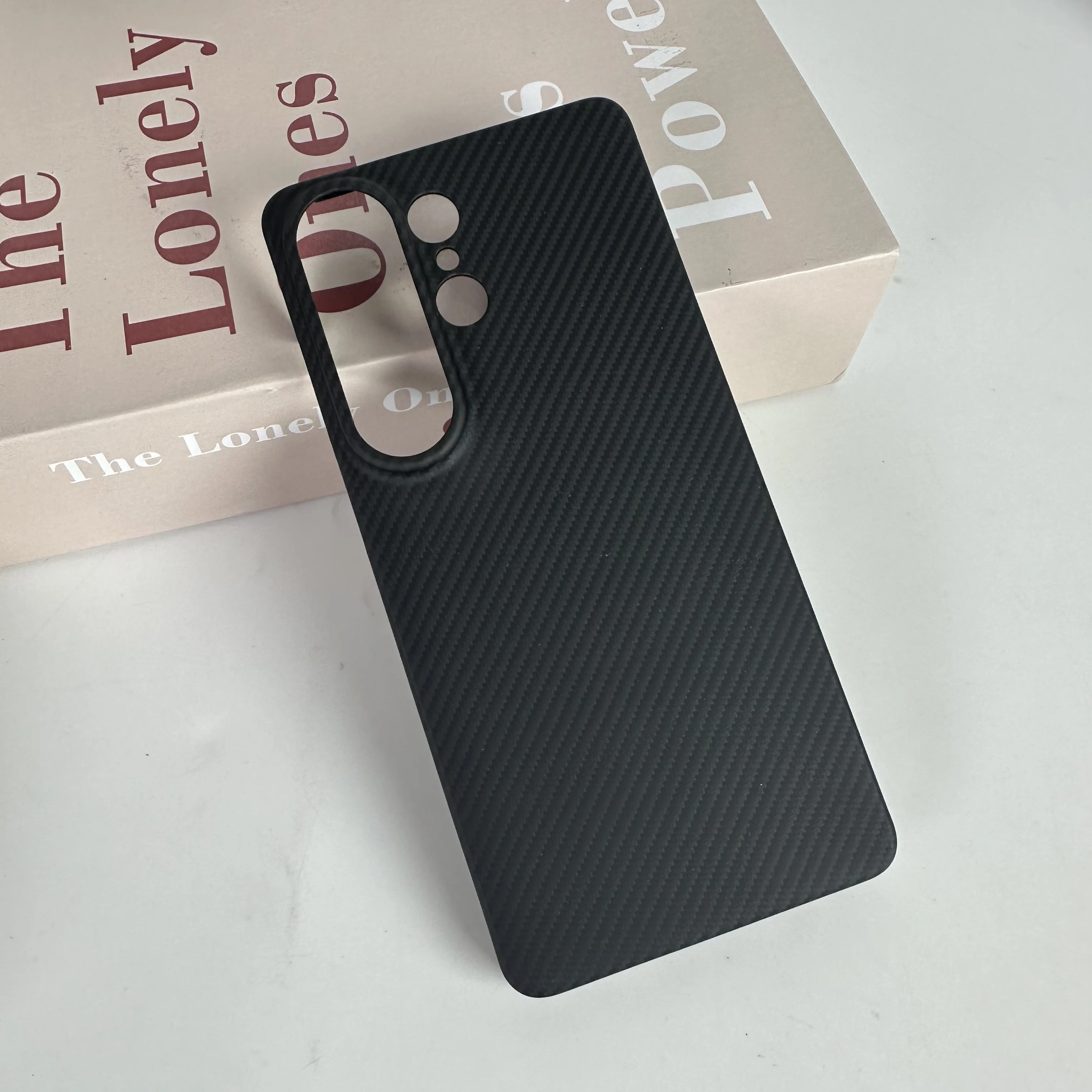 Фото Чехол для Samsung Galaxy S26 Ultra, ультратонкий, из арамидного волокна, невероятно тонкий, премиум-класса, с магнитной зарядкой, черный №4