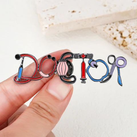 Уникальная эмалированная брошь Hanreshe «DOCTOR», медицинский стетоскоп, шприц-скальпель, очаровательный красочный значок для медсестры