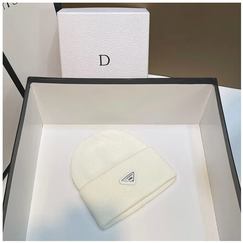

Luxury Brand Beanie Fashion Letter Inverted Triangle Logo Hats for Women Winter Outdoor Warm Casual Knitted Cap Men Designer Hat