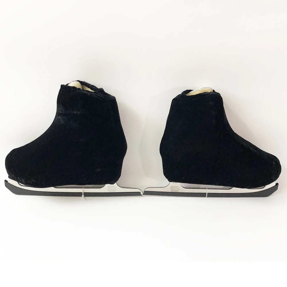 коньки bauer s21. 1 пара коньков. защитные чехлы на коньки для фигурного катания. коньки для шорт трека. коньки на прозрачном фоне.