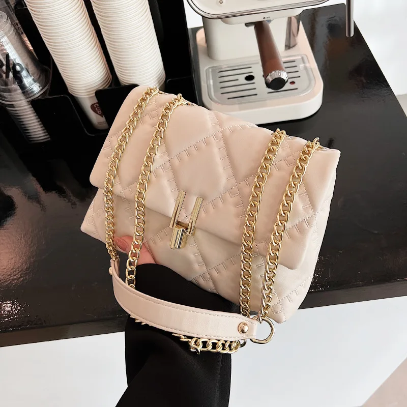 

2022 New Style Chain Messenger Bag Women's Niche Design Rhombus Shoulder Diagonal Bag Texture Fashion All-match Small Square Bag