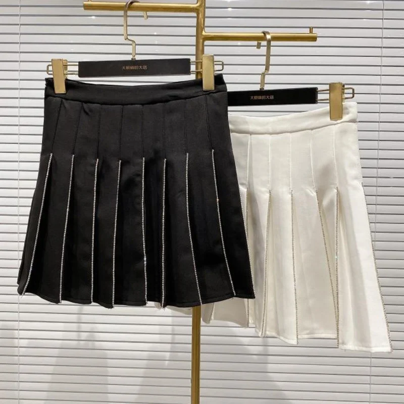 

2022 DEAT Spring Summer New Arrivals Solid Color High Waist Stripe Rhinestone Chain Edge Pleasted Short Mini Skirt GB199
