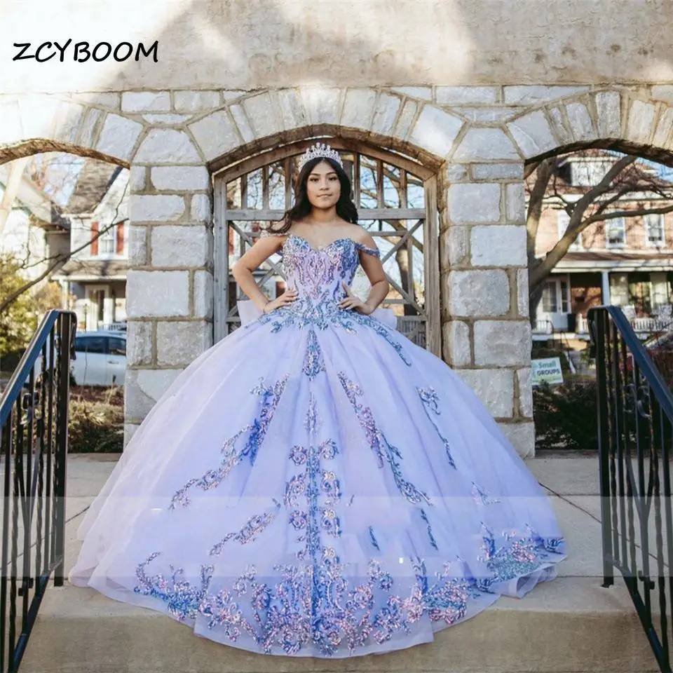 

2023 Light Purple Quinceanera Dresses Off The Shoulder Appliques Elegent Bow Princess Sweet 16 Sparkly Ball Gown Party Dress