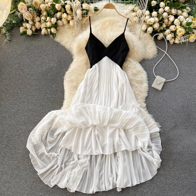 

2023 New Summer Beach Holiday Dress Goddess Style V-Neck Contrast Panel Stringy Selvedge Pleated Large Swing Strap Beach Dress