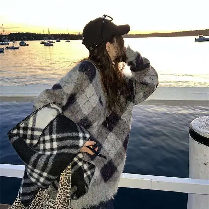 Женский свободный вязаный кардиган с v-образным вырезом пуловер новинка осени 2024