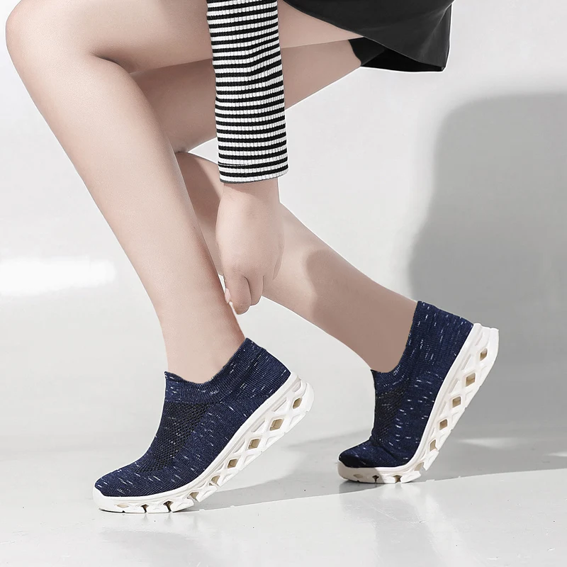 Men's Casual Walking Shoes Women's Light Soft Breathable Socks Shoe Couple Fashion Sneakers