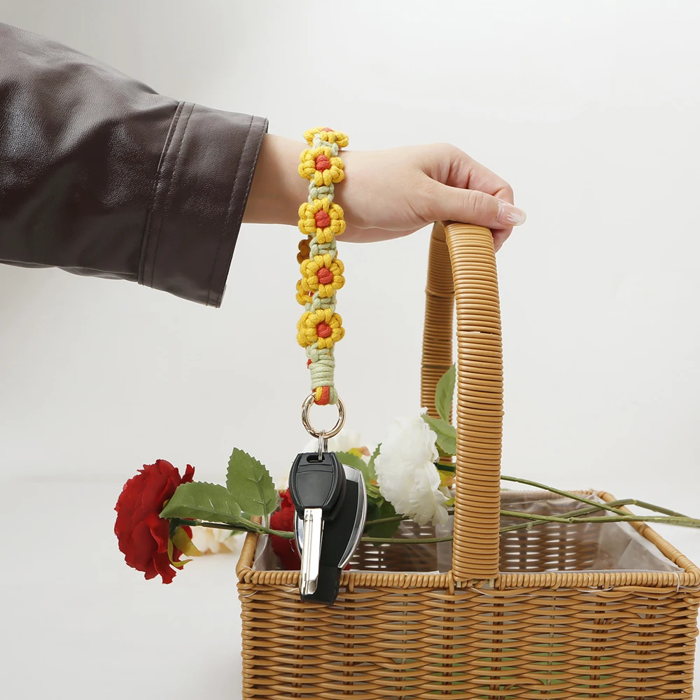 1Pcs Daisy Flower Key Chain DIY Hand-Woven Wrist Key Ring Bracelet Wrist Lanyard Women Car Keychain Bag Pendant Accessory