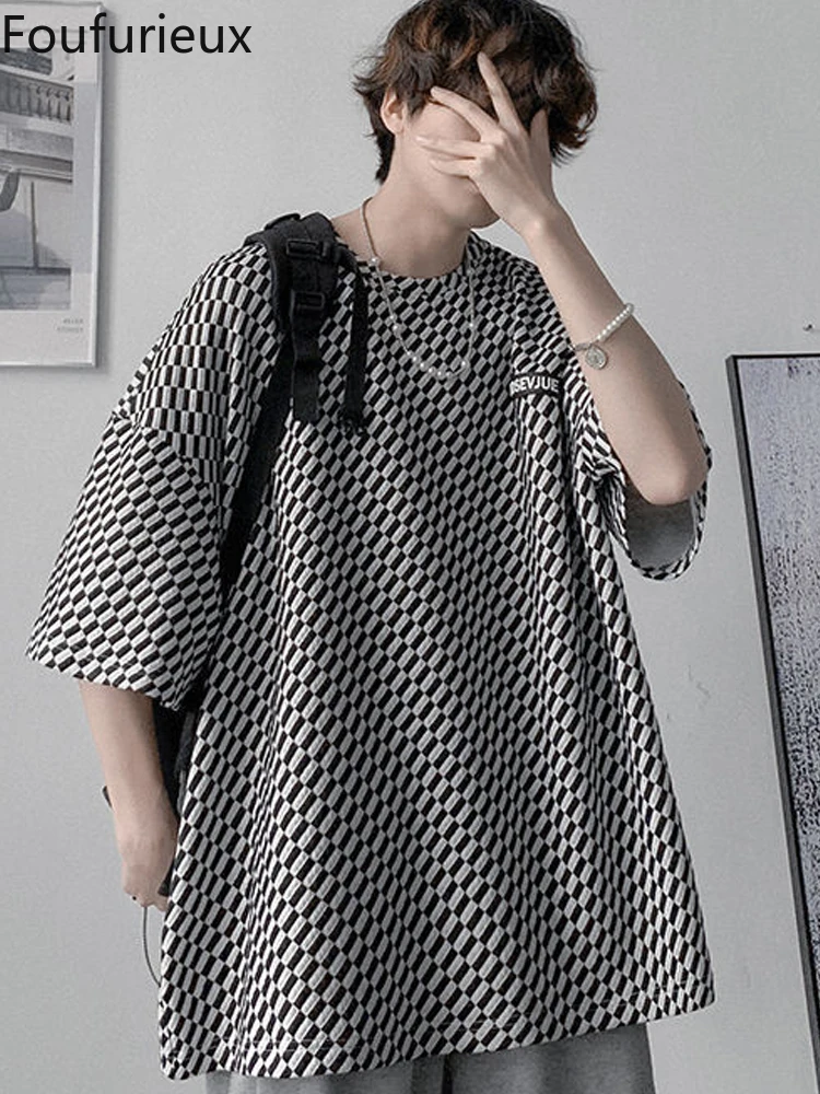 

Мужская футболка с коротким рукавом и круглым вырезом, в клетку