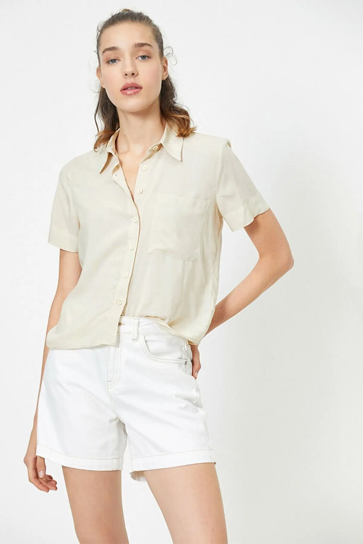 

Classic collar short sleeve single pocket shirt Pretty and Cheap women's Blouses 42198929