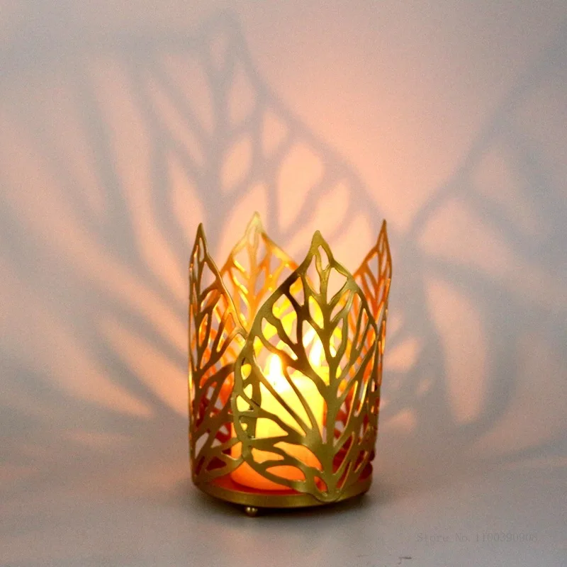 

2022 Golden Leaves Tealight Candle Holder Modern Style Metal Candlestick Table Decoration for Wedding Dinner Bedroom Decor Lampa