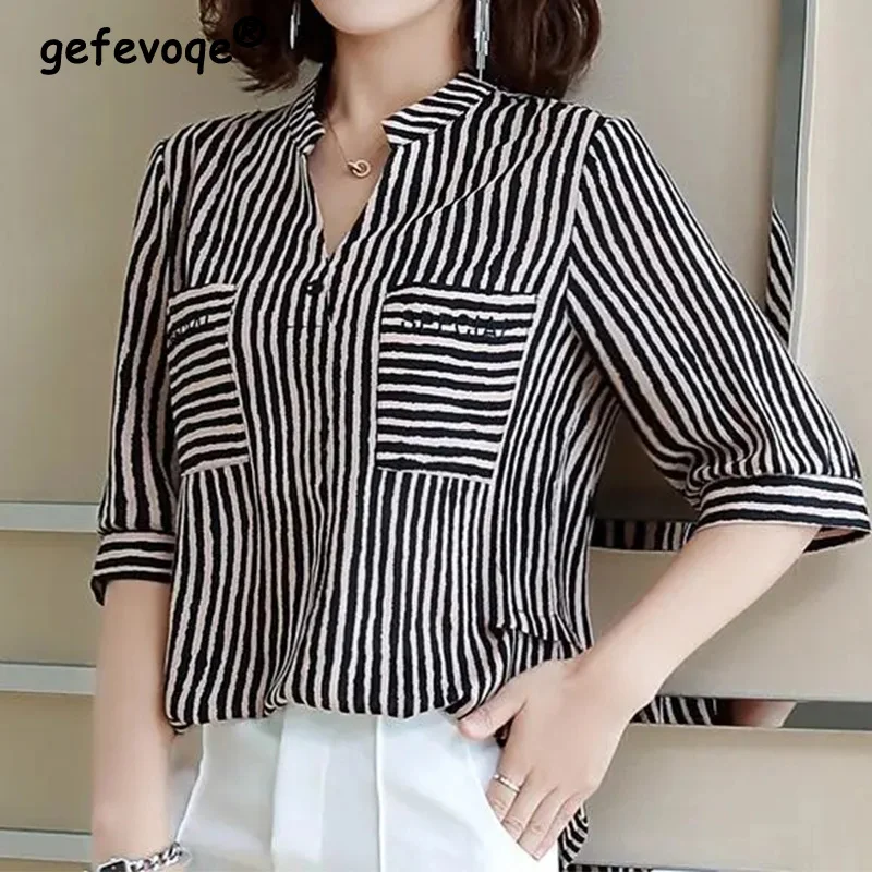 

Офисная женская полосатая шифоновая рубашка с пуговицами и карманами, лето 2022, v-образный вырез, рукав до локтя, свободный пуловер, блузка, же...