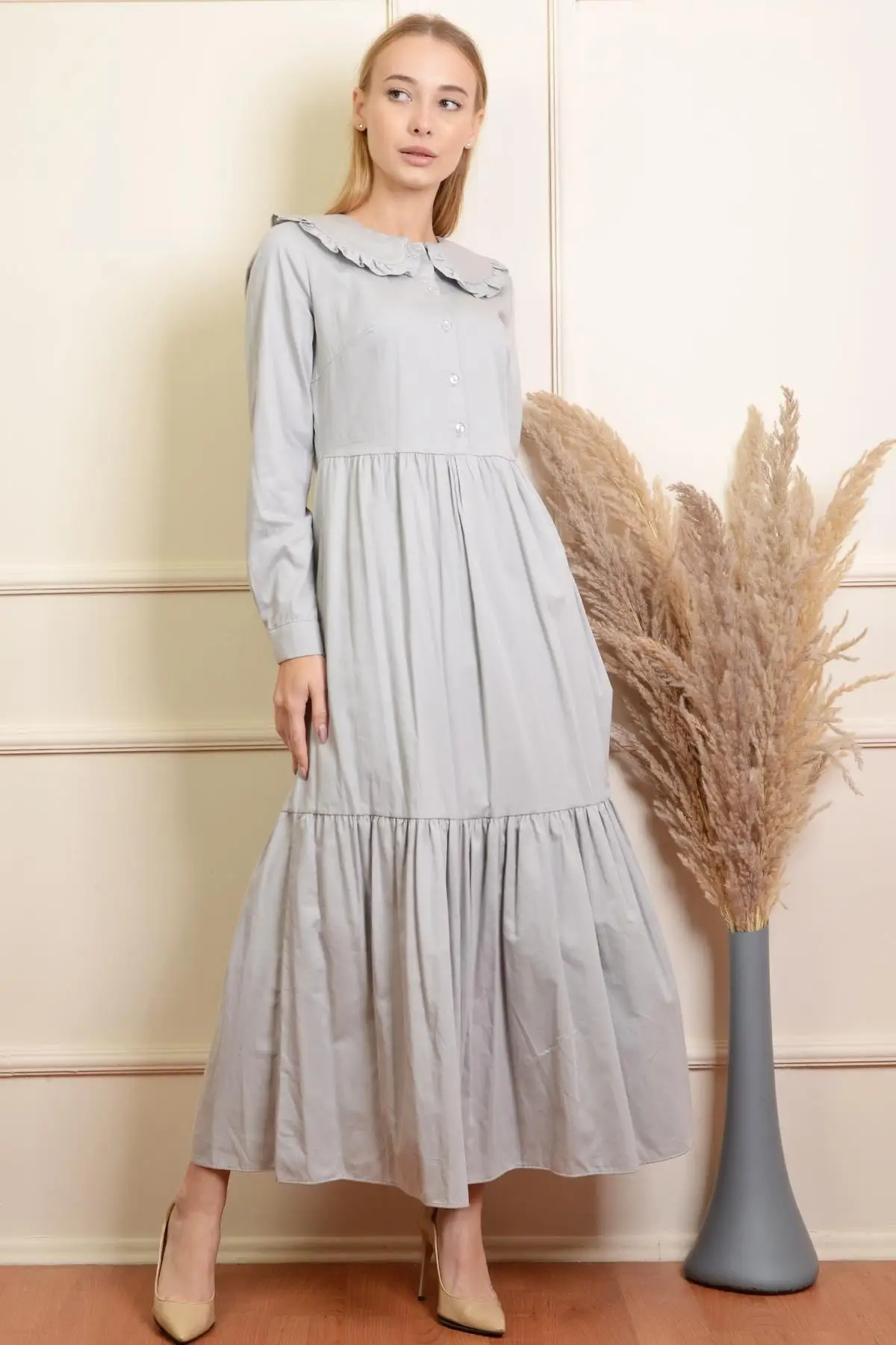 

Женское серое платье с поясом Pmel25415