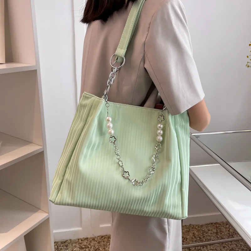 

2022 Spring Summer Large Capacity Foreign Style Bag Women's New Fashion Joker Large Capacity Fashion Shoulder Commuter Tote Bag